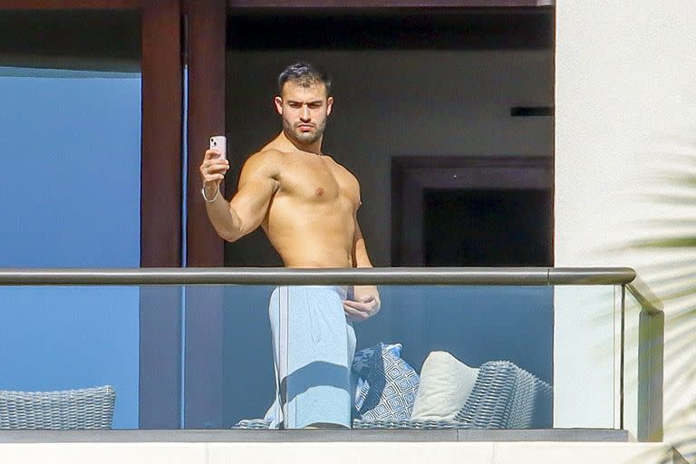 Modelo, entrenador personal y actor de origen iraní, Sam Asghari y una selfie desde la habitación que comparte con Britney
