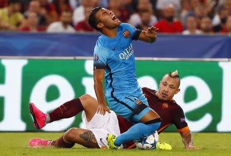 AS Roma's Radja Nainggolan (R) challenges Barcelona's Rafinha during their Champions League Group E stage match at the Olympic stadium in Rome, Italy , September 16, 2015. REUTERS/Tony Gentile