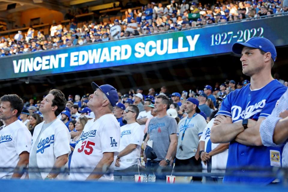 LOS ANGELES, CA - AUGUST 05: The Los Angeles Dodgers pay tribute to legendary broadcaster Vin Scully with a special pre-game ceremony prior to the game against the Padres at Dodger Stadium on Friday, Aug. 5, 2022 in Los Angeles, CA. Vincent Edward Scully (November 29, 1927 August 2, 2022). (Gary Coronado / Los Angeles Times via Getty Images)
