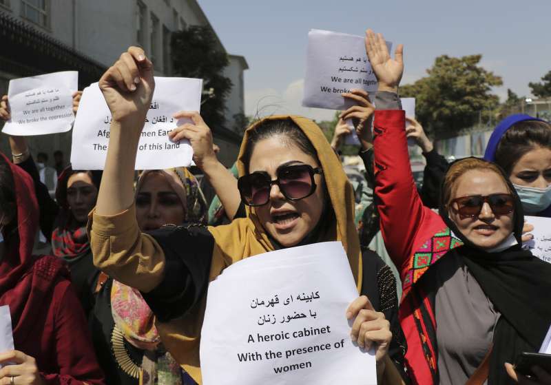 2021年9月，阿富汗女性走上街頭示威抗議，爭取應有權益（AP）