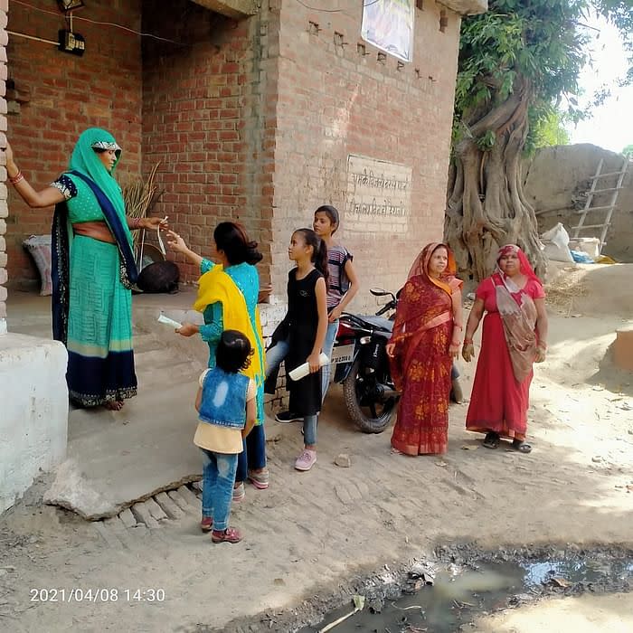 Akanksha Vajpayee’s mother Archana is contesting for Pradhani from Chait Bada village