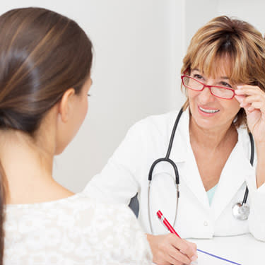 Female-doctor-with-patient_web