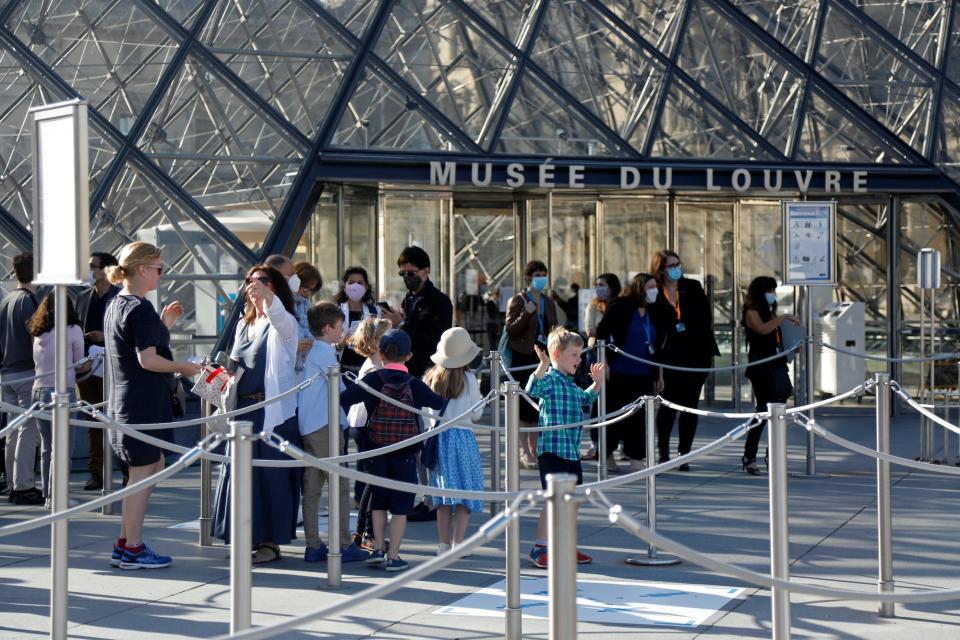 louvre line.JPG