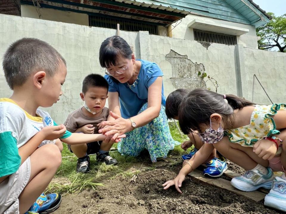 復國幼兒園陳淑美老師榮獲教育大愛菁師獎。（記者湯朝村翻攝)