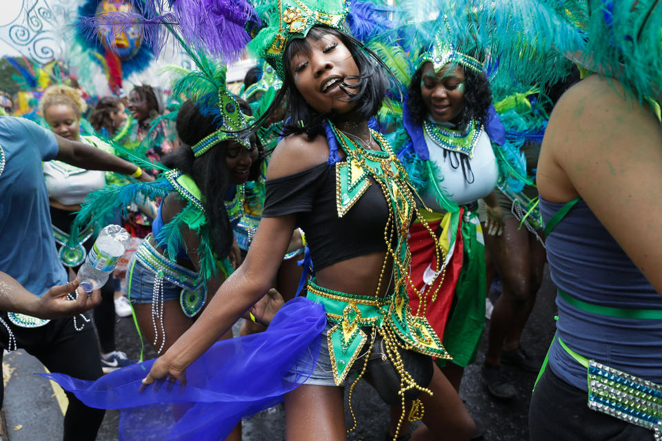 <p>Performers in costume parade on the first day of the Notting Hill Carnival in west London on August 28, 2016. (Photo: DANIEL LEAL-OLIVAS/AFP/Getty Images) </p>