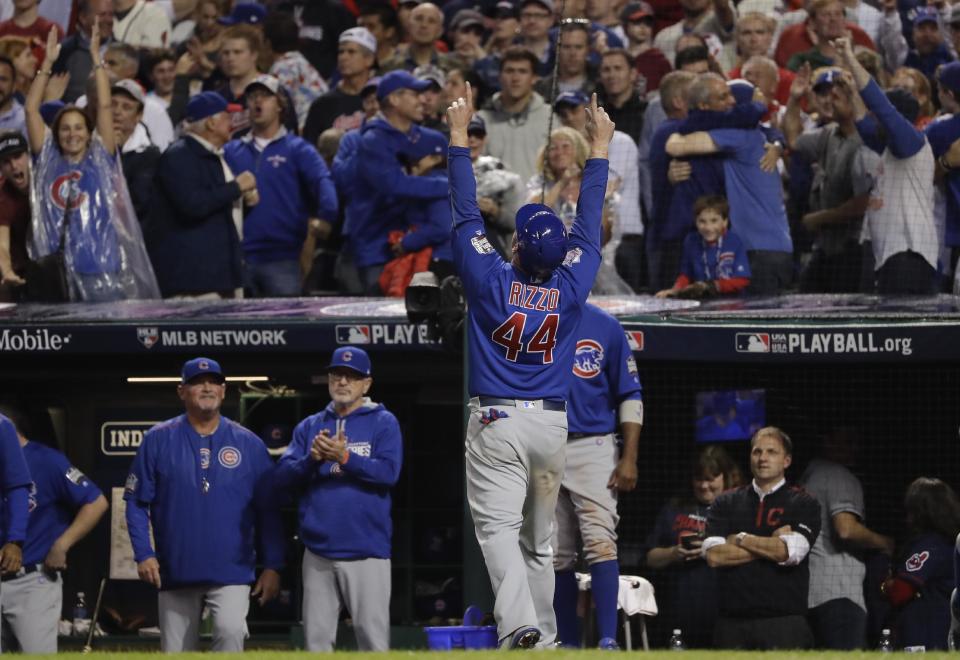 Anthony Rizzo celebrando el título