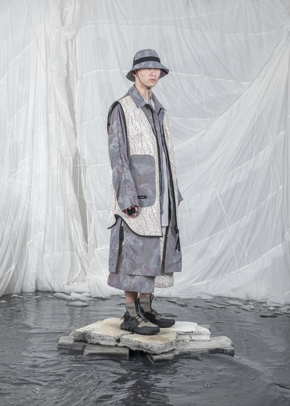 A look from Iso.Poetism's spring 2022 collection.