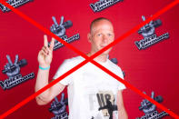 <b>Marcel Beuter (38)</b> <p> Bruce Willis bei „The Voice of Germany“? Marcel Beuter sieht dem Hollywood-Star wirklich zum Verwechseln ähnlich. Die Jury überzeugte der Berufsmusiker und Gitarrenlehrer mit seiner unverwechselbaren Stimme: Seine eigene Version des Lagerfeuer-Klassikers „Wonderwall“ verdrehte allen Coaches die Stühle. Rocker zu Rocker: Letztlich bekam Team BossHoss den Zuschlag. Doch schon nach der ersten Battle-Show musste Marcel Beuter die Heimreise antreten.</p>