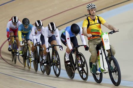 2016 Rio Olympics - Cycling Track - Preliminary - Women's Keirin First Round - Rio Olympic Velodrome - Rio de Janeiro, Brazil - 13/08/2016. Cyclists follow Rio volunteer Ivo Siebert on the electric bike at the start. REUTERS/Eric Gaillard