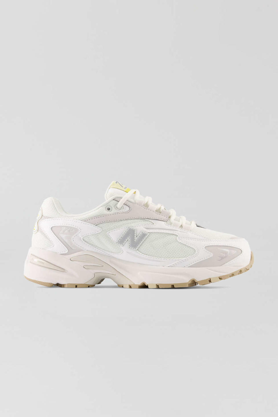 New Balance 725v1 Sneaker in cream 