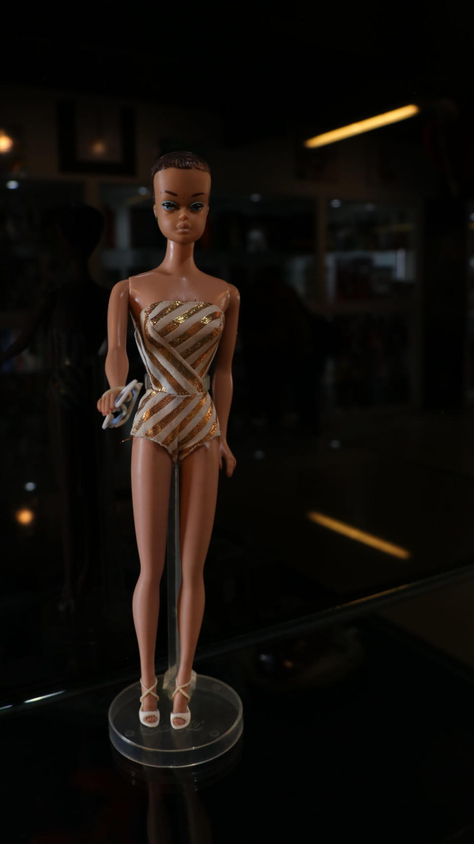 Esta Barbie de 1961 es una de las más raras de la colección de Angie. Foto: Lizeth Ovando.