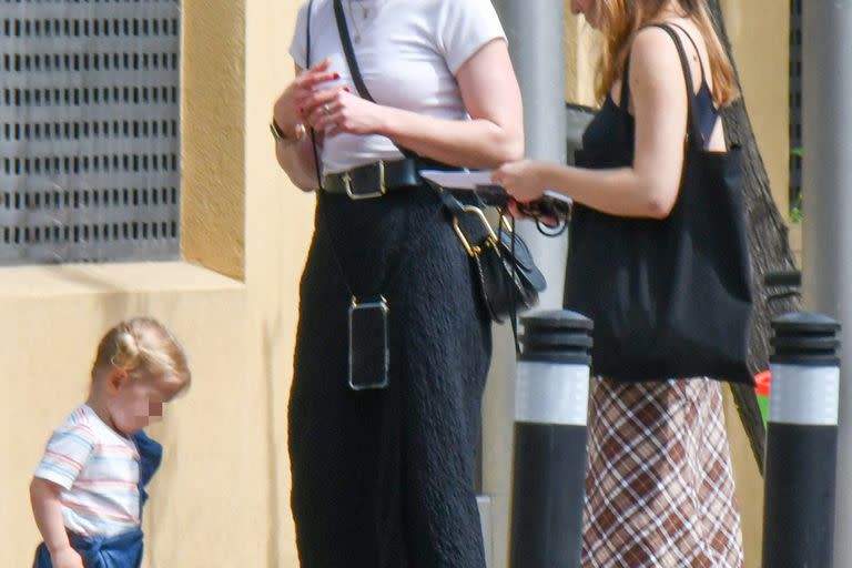 Amber Heard fue vista paseando por las calles de Madrid junto a su hija el pasado abril