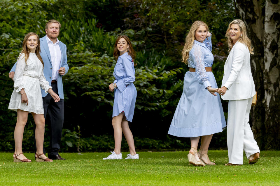 THE HAGUE, NETHERLANDS - JULY 17: King Willem-Alexander of The Netherlands, Queen Maxima of The Netherlands, Princess Amalia of The Netherlands, Princess Alexia of The Netherlands and Princess Ariane of The Netherlands during the annual summer photocall at their residence Palace Huis ten Bosch on July 17, 2020 in The Hague, Netherlands. (Photo by Patrick van Katwijk/Getty Images)