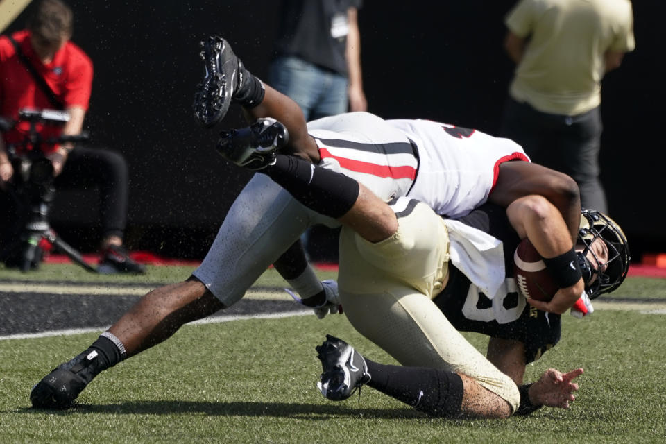 Georgia linebacker Robert Beal Jr., top, sacks Vanderbilt quarterback Ken Seals for a 10-yard loss in the second half of an NCAA college football game Saturday, Sept. 25, 2021, in Nashville, Tenn. Georgia won 62-0. (AP Photo/Mark Humphrey)