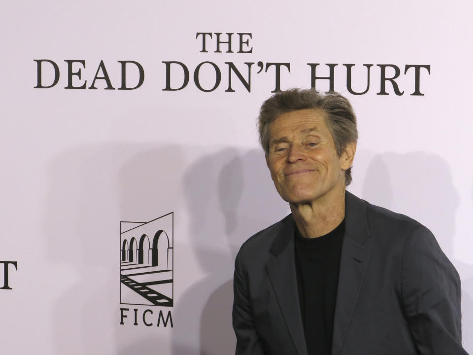 El actor estadounidense Willem Dafoe posa en la alfombra roja de la película The Dead Don't Hurt en Morelia, México, el viernes 20 de octubre de 2023. (Foto AP/Berenice Bautista)