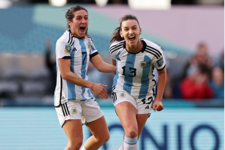 Sophia Braun y Romina Núñez, las autoras de los goles de la selección argentina ante Sudáfrica