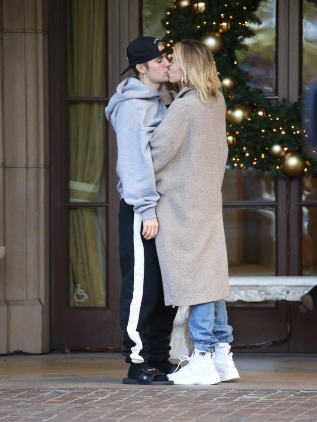 Justin Bieber and Hailey Baldwin Made Out in Front of a Beverly Hills Hotel