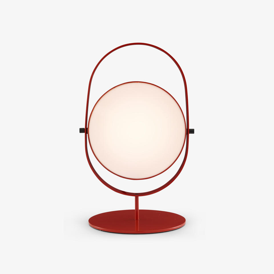 <p>Ligne Roset, 358 €</p><br><a href="https://www.ligne-roset.com/fr/p/lampes-a-poser/lampe-a-poser-headlight-1287" rel="nofollow noopener" target="_blank" data-ylk="slk:Acheter;elm:context_link;itc:0;sec:content-canvas" class="link ">Acheter</a>