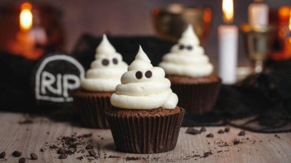 Easy Ghost Cupcakes