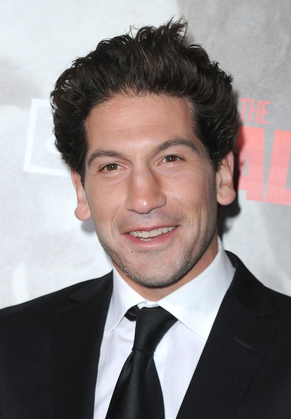 Jon Bernthal at the premiere of The Walking Dead in a suit and tie