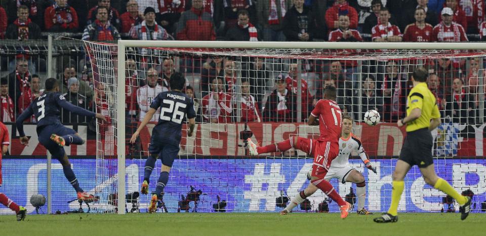 Manchester United's Patrice Evra, left, scores the opening goal during the Champions League quarterfinal second leg soccer match between Bayern Munich and Manchester United in the Allianz Arena in Munich, Germany, Wednesday, April 9, 2014. (AP Photo/Matthias Schrader)