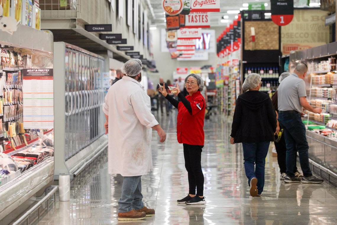 H-E-B employees prep the store the day before a new location opens in Frisco, Texas, on Tuesday, Sept. 20, 2022. Madeleine Cook/mcook@star-telegram.com