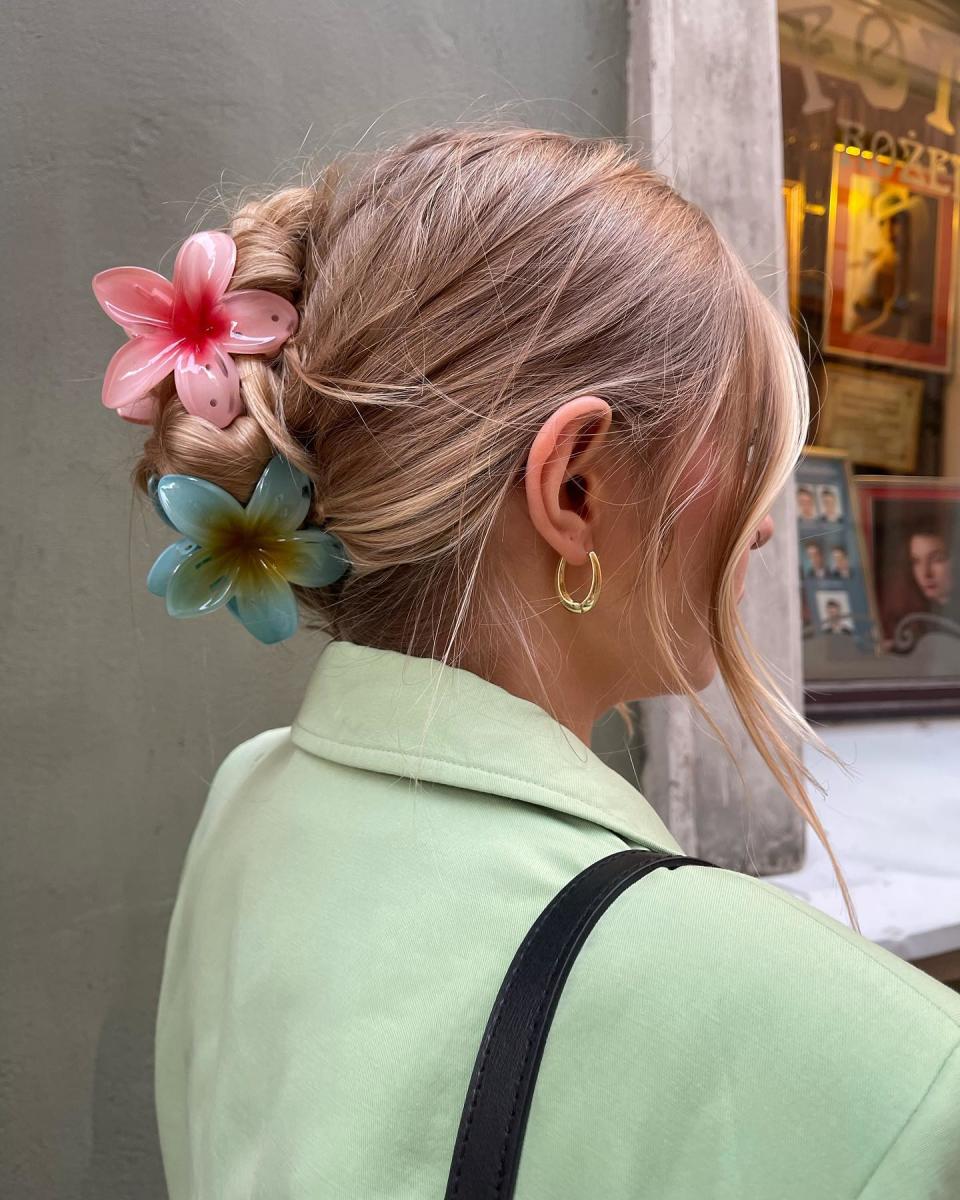 Deux pinces à fleurs