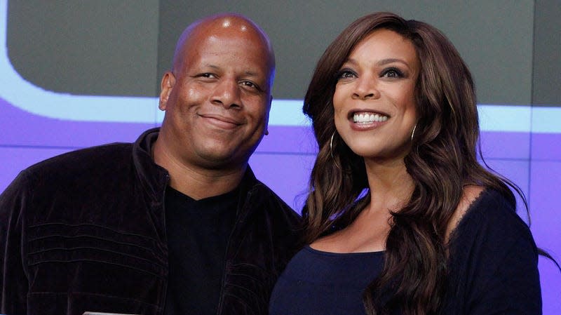 Kevin Hunter and Wendy Williams rings the opening bell at the NASDAQ MarketSite on August 25, 2010 in New York City.
