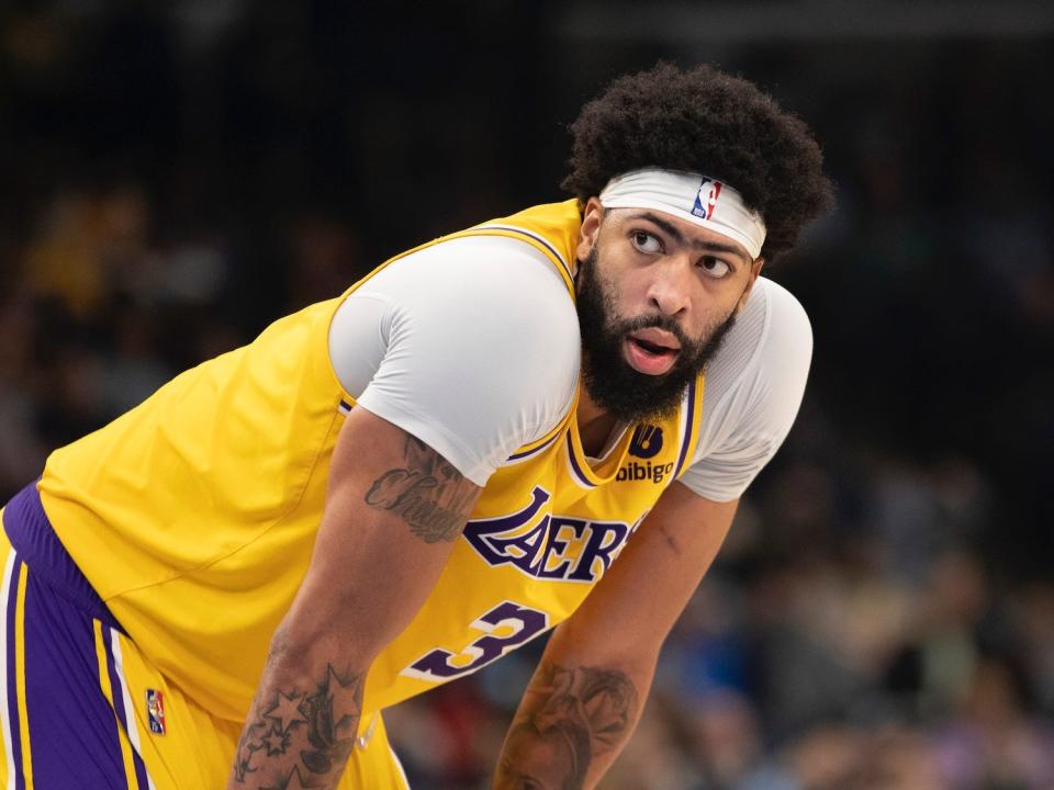 Anthony Davis stands with his hands on his knees during a game.