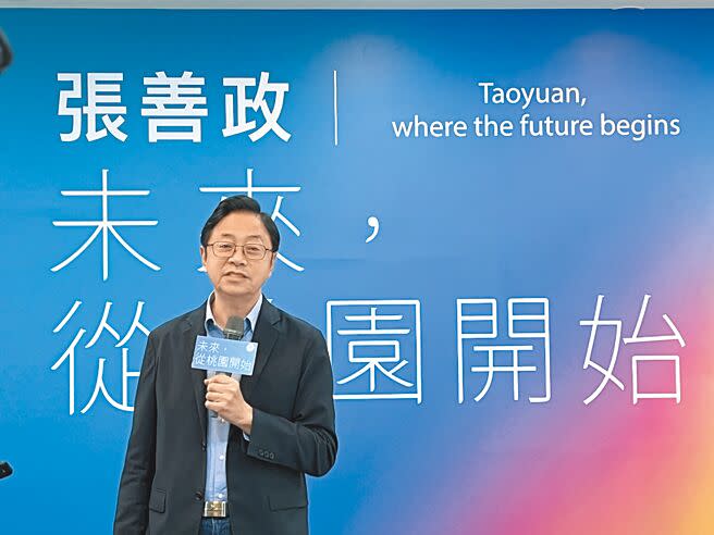 國民黨桃園市長候選人張善政20日再度痛批對手鄭運鵬做一套、說一套。（蔡依珍攝）