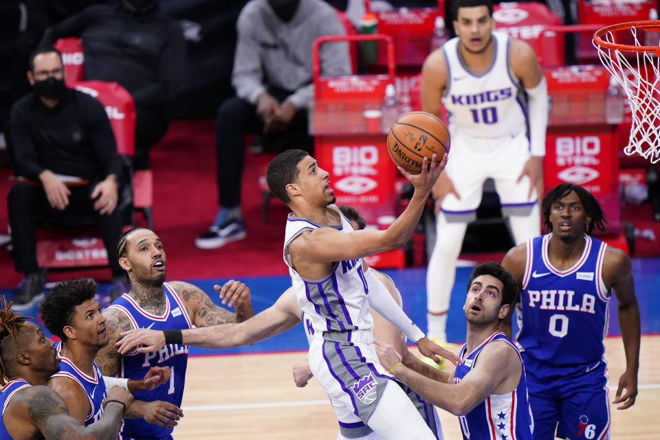 Sacramento Kings' Tyrese Haliburton, center, goes up for a shot against Philadelphia 76ers' Furkan Korkmaz, right, during the first half of an NBA basketball game, Saturday, March 20, 2021, in Philadelphia. (AP Photo/Matt Slocum)