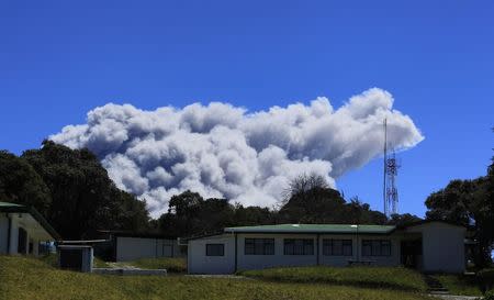 Ash rises over Turrialba volcano, as seen from San Gerardo de Irazu near Turrialba March 13, 2015. REUTERS/Juan Carlos Ulate