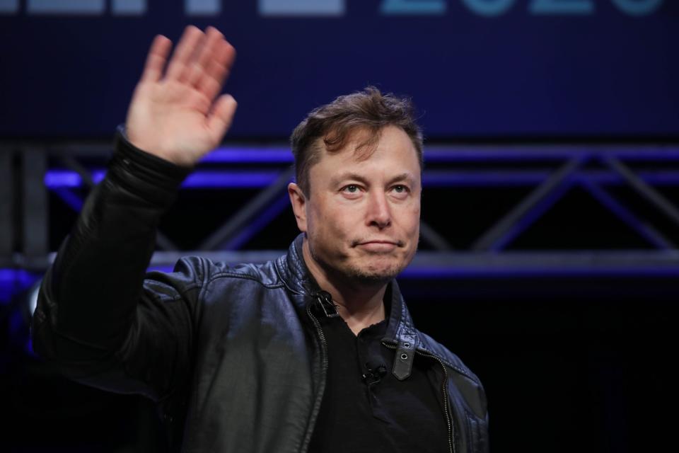 Elon Musks Twitter hatte angekündigt, die blauen Legacy-Häkchen am 20. April zu entfernen. - Copyright: Yasin Ozturk/Getty Images