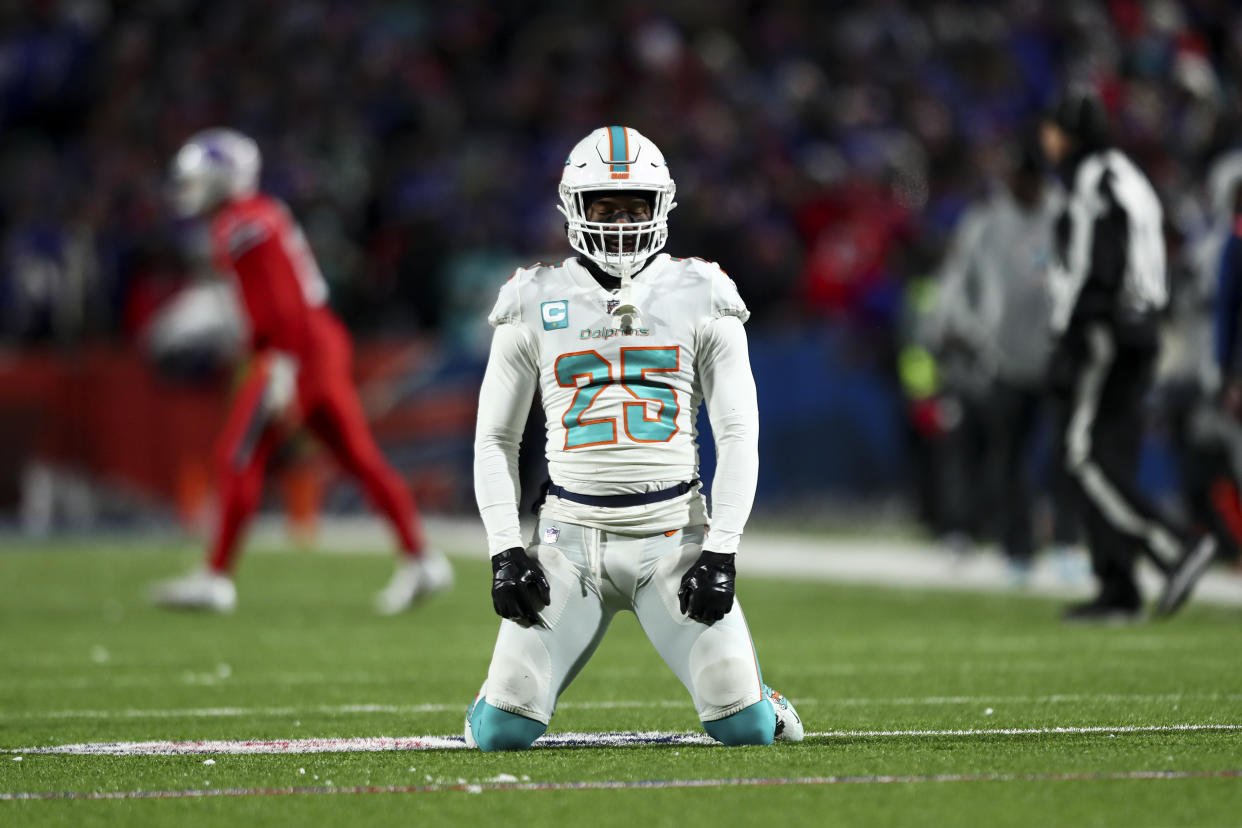 Xavien Howard and the Miami Dolphins are big underdogs against the Bills on wild-card weekend. (Photo by Kevin Sabitus/Getty Images)