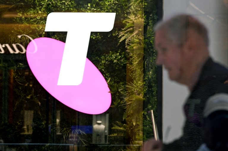 L'opérateur australien de télécommunications Telstra a annoncé qu'il allait supprimer jusqu'à 2.800 emplois, soit 9% de ses effectifs (Saeed KHAN)