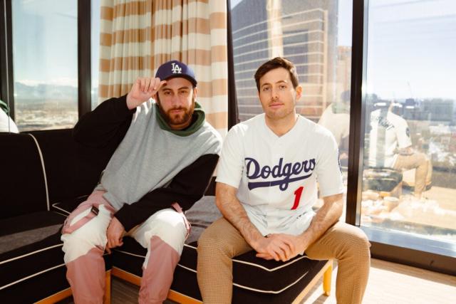 Randomapparel - LA Dodgers & Boston Baseball Jersey Ways on how to style  your baseball jersey Wear hoodie and your baseball jersey as your outerwear  to rock that outfit Dodgers & Boston