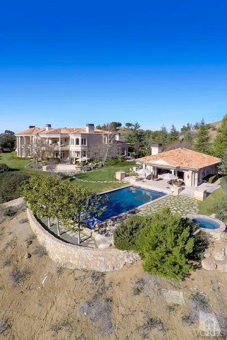 Britney Spears, the New ‘Queen of Vegas,’ Buys $7.4 Million L.A. Mountain Retreat