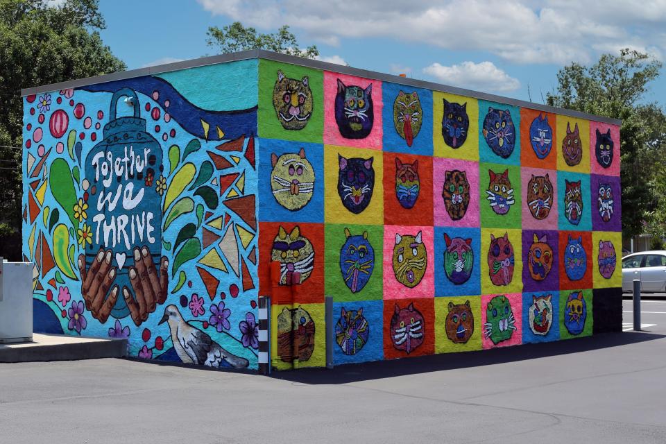 Mural on the South Rutgers Avenue Wall exhibits ORNL Federal Credit Union's core value "Together We Thrive."