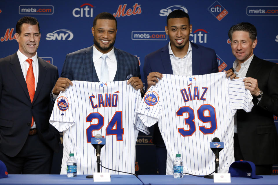 New York Mets’ Robinson Cano, second left, and Edwin Daz, third left, pose with their new jerseys as they are introduced at a news conference at CitiField, in New York, Tuesday, Dec. 4, 2018.(AP Photo/Richard Drew)