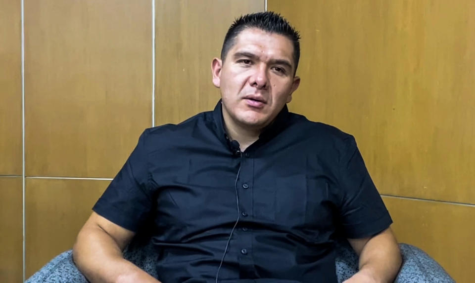 Image: Erick Razo Casales during an interview at the headquarters of the Federal Institute of Public Defense on June 14, 2022 in Mexico City. (Albinson Linares / Noticias Telemundo)