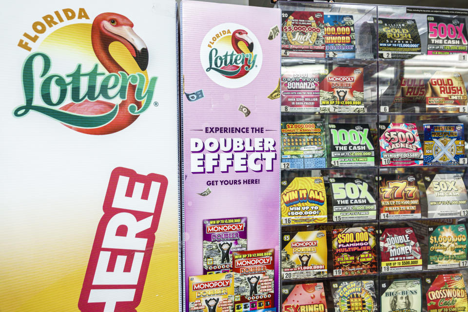 Diferentes boletos de Florida Lottery. (Foto: Jeffrey Greenberg/Universal Images Group via Getty Images)