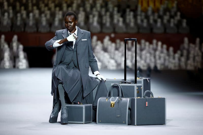 Foto del lunes del desfile de Thom Browne en la Semana de la Alta Costura en París