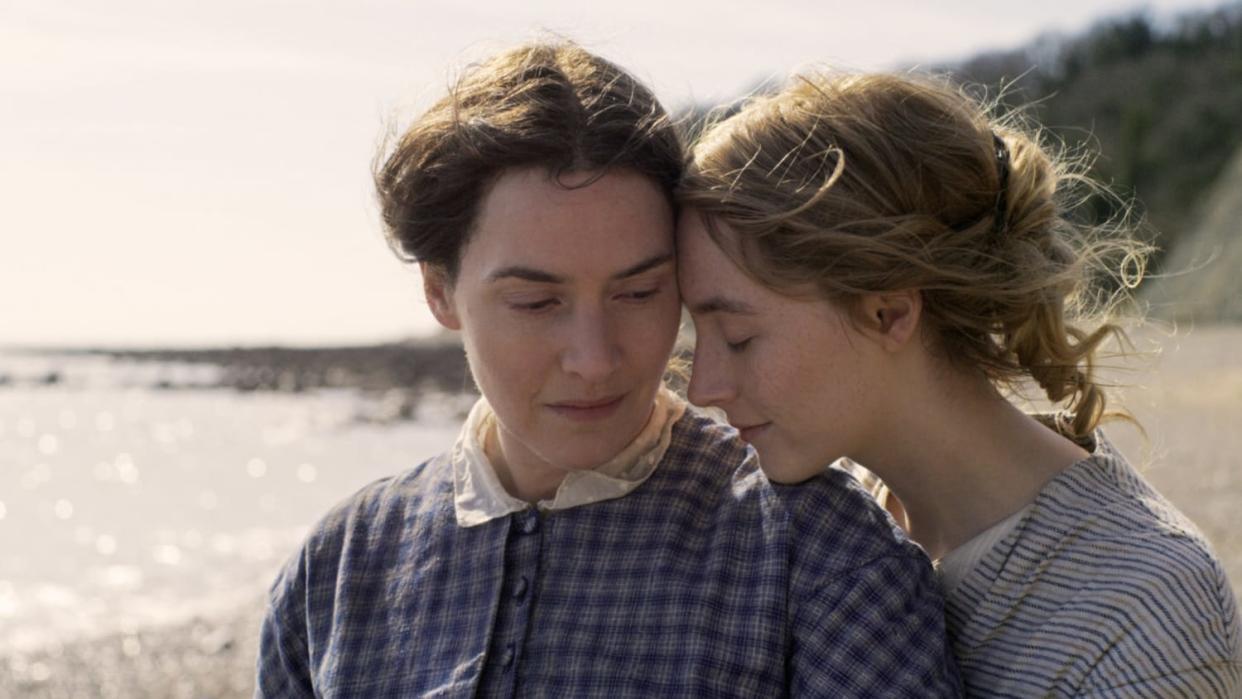 Kate Winslet and Saoirse Ronan in 