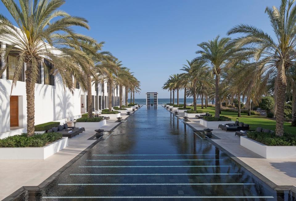 Η μεγάλη πισίνα στο Chedi Muscat (The Chedi Muscat)