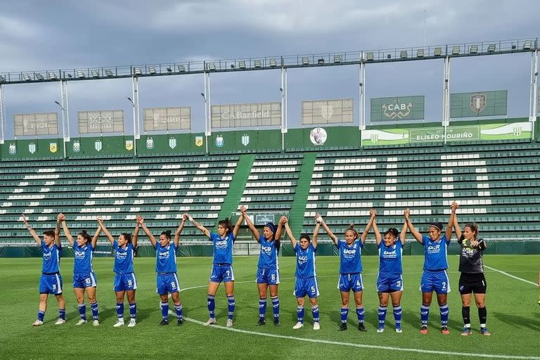 Argentino de Rosario, antes de un partido en el estadio de Banfield