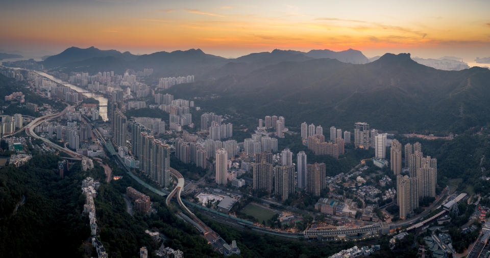 沙田區是香港首批引入城市規劃概念的地區之一，發展設計呈一條由西南向東北伸延的地帶，以城門河為中軸向兩面的山脈發展，主要為住宅用地。