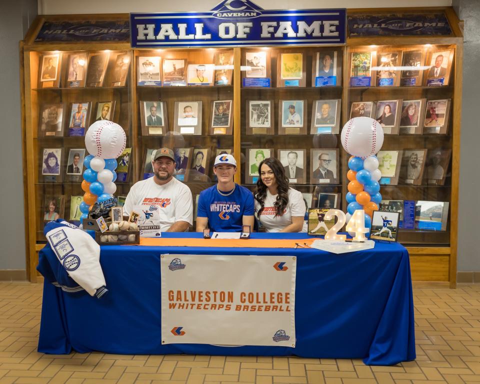 From left-Brandon Wright, Hazen Wright and Tara Wright during a signing ceremony on Dec. 7, 2023 in Carlsbad. Hazen Wright signed a letter of intent to play baseball at Galveston College in 2025.