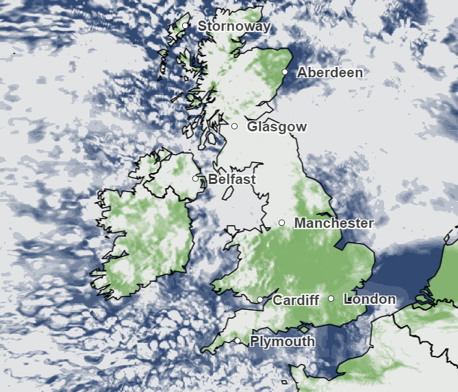 A weather map from the Met Office shows cloud cover over the UK and Ireland at 22.30 GMT on Tuesday, 31 January (Met Office)