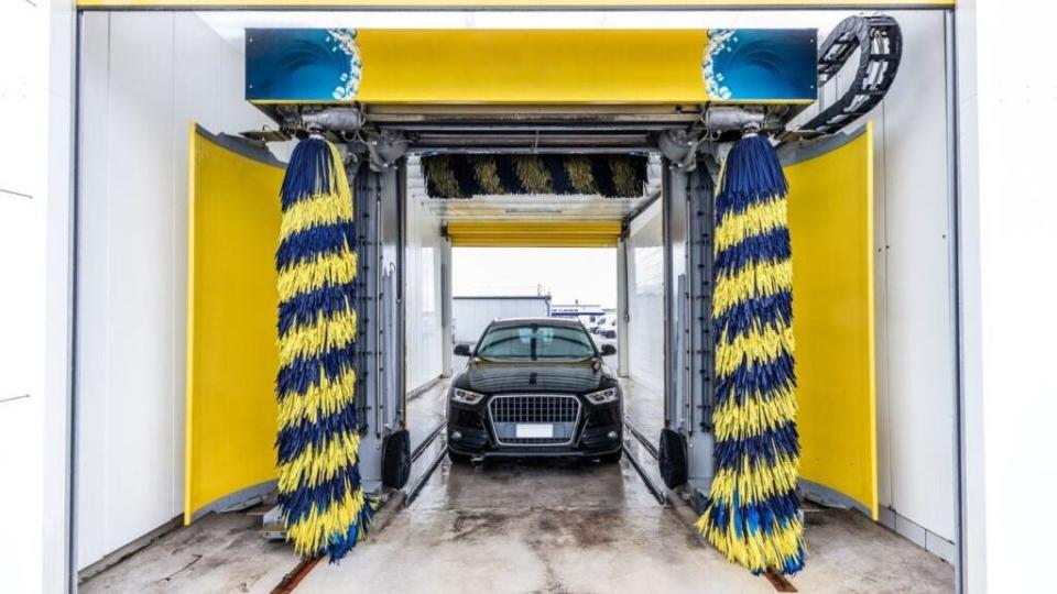 'Self-Run' Car Wash Sells For 140K, New Owner Profits $5K A Month, Only Stops By To Mix Soap And Collect Cash