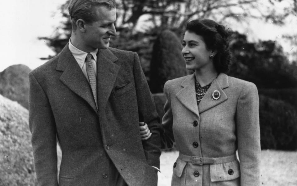 Princess Elizabeth and Prince Philip enjoy a walk during their honeymoon at Broadlands, Romsey, Hampshire - Hulton Archive